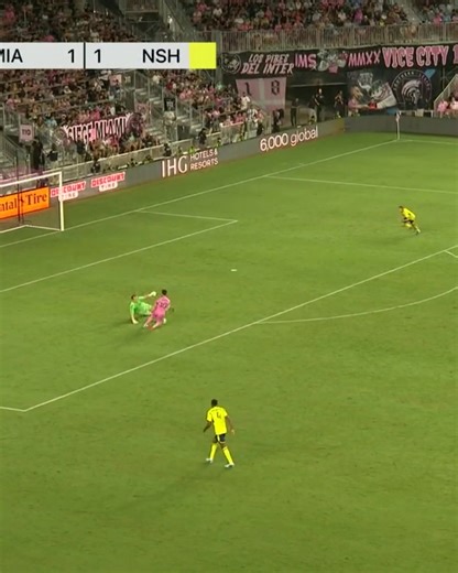 Keeper gifts it to Messi 😅 (via @Major League Soccer on Apple TV) #messi #intermiami