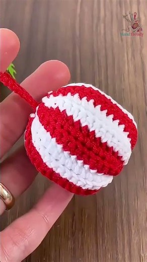 🎄 Learn how to make this adorable Christmas Ornament Ball! #crochetpattern #crochettutorial