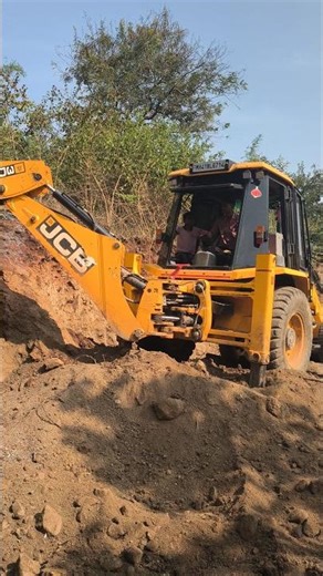 jcb se pahad ki kudai 😱💪