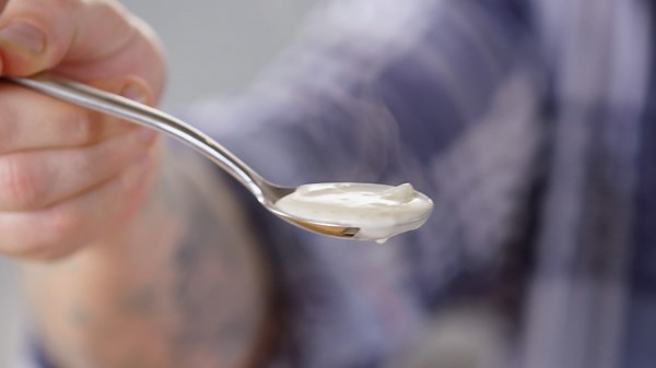 Easy homemade white sauce (béchamel) from scratch