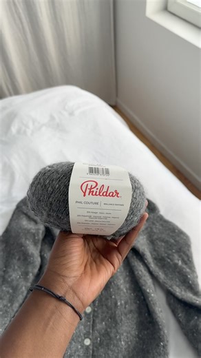 NOUVEAU ✨️ LE PHIL COUTURE ⁠à découvrir sur https://bit.ly/4c884HV ⁠ Vous l'appréciez ⁠? Commentez 🪡 ⁠ ⁠ Vous l'avez demandé, nous l'avons réalisé ! Cette saison, chaque nouveau fil sera accompagné d'un patron gratuit. Le modèle Valentine à tricoter en Phil Couture sera bientôt disponible sur notre site 💜 restez connectés. ⁠ ⁠ -⁠ Ce fil est composé majoritairement de matières naturellement chaudes que sont le Baby Alpaga et la Laine Mérinos, ce fil très qualitatif saura vous séduire par ses dé