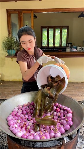 141K views · 1.4K reactions | How to cook fried fish recipe | The Delphinium | Facebook