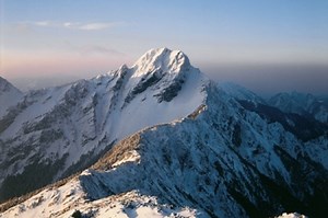 Inilah Jade Mountain, Gunung Tertinggi di Taiwan yang Mendunia : Okezone Women