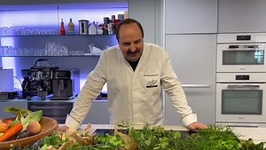 7K views · 242 reactions | Liebe Freunde, schaut gleich rein. Lafer kocht! im ZDF. Bis gleich um 10.30 Uhr. Ich freu' mich! Übrigens: Alle Rezepte und Sendungen findet Ihr auch unter laferkocht.zdf.de ! | Johann Lafer | Facebook