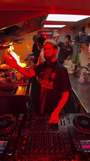 Vidéos de LET HIM COOK (@lethimcookradio) avec son original - LET HIM COOK