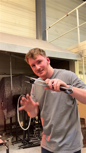 Je souffle de la ballote avec le verre en fusion !