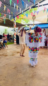 55K views · 1K reactions | EN EL SUR DE YUCATÁN LAS FIESTAS DE XV AÑOS SE FESTEJAN BAILANDO JARANA Y PARA MUESTRA VANESSA Y SU PADRE GABRIEL CAMARA. #LaVozAutorizadaDeLasVaquerías️磊 | Julio Alejandro Ortiz Lopez | Facebook