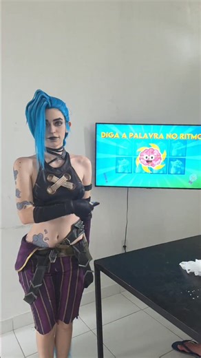Jhen Prado on Instagram: "como pode eu conseguir errar coisas tao faceis e acertar as difíceis? #jinx#cosplay#arcane#leagueoflegends#saythewordonbeat *jogos, fale a palavra no ritmo"