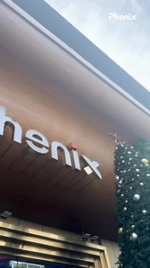 🎉รวมร้านอาหารสุดฟิน ติดปีกบินกับ Phenix #อร่อยฟินบินได้ 📣วันนี้ขอแนะนำร้าน #หมูกรอบฮีโร่ ร้านหมูกรอบที่มีคอนเซปต์ เนื้อเยอะ มันน้อย ร้อยลีลา จัดให้แบบอร่อยแน่นๆ กับหมูกรอบเต็มคำ นำมาทำเป็นเมนูต่างๆ ให้ได้เลือกทานกันได้ไม่ซ้ำ หมูกรอบเนื้อแน่นๆ ฉ่ำๆ ใครได้กินก็ติดใจ 🍝ร้าน หมูกรอบฮีโร่ ตั้งอยู่ที่ชั้น M โครงการฟีนิกซ์ ประตูน้ำ แหล่งรวมร้านอาหารชื่อดัง ที่มีร้านอาหารกว่า 200 ร้านค้าให้เลือกอร่อยกันได้อีกมากมาย ใครผ่านมาแถว ประตูน้ำ เพชรบุรี ลองแวะมาชิมกันได้นะคะ😊 🟢 อย่าลืม! กดติดตามทุกช่องทางขอ
