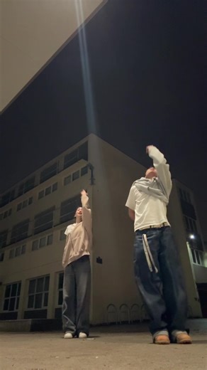 @Zoe Dang | dc: @Romy.S@nchez #jamesamess | dance trend