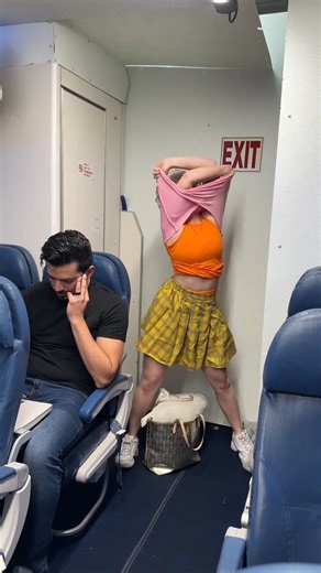 she surprised him on the airplane 😯 woman surprises ex boyfriend on the plane this video is a co production between network media productions and Laura Harwood #omg #fun #funny #comedy #lol #haha #silly #airplane #travel #beauty #drama | Tips, Tricks & Funny Clips