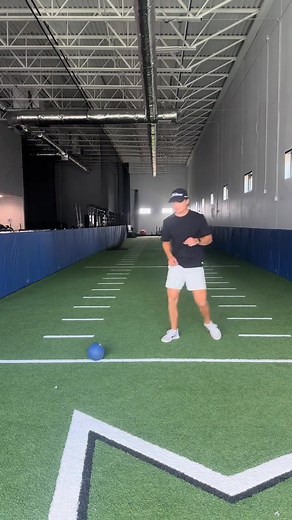 Proper weight shift is very important because without it you’ll never consistently compress the golf ball, here’s how to properly weight shift #golftips #golfdrills #golffitness #golfswing | Grant Lee