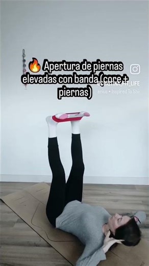 🔥 Apertura de piernas con banda elástica (core + piernas)