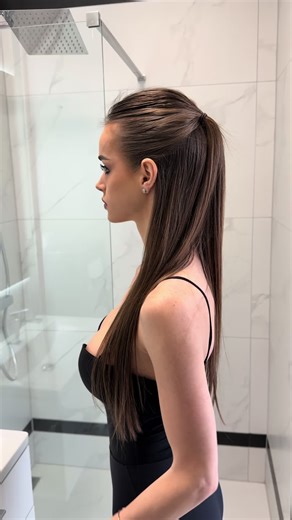 ✨ Părul meu era fragil și se rupea ușor… până am încercat L’Oréal Professionnel Serie Expert Metal Detox Mască 🖤 Am lăsat-o să acționeze 1 minut ⏱️ și imediat am simțit diferența: părul meu e mai moale, hidratat 💧 și plin de vitalitate 🌿 După câteva utilizări, rezultatul e vizibil: părul se rupe mult mai puțin ✨, e mătăsos și strălucește natural 🌸 Acum chiar simt că am un păr sănătos și puternic 💛 #all2test, #lorealpro, #SOSMetalDetox, #haircare @All2test.Romania @L’Oréal Professionnel