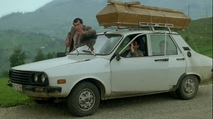 10 mașini din filmele românești de care ți-e jenă acum c-ai fumuri în cap și visezi doar Ferrari