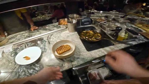 Watch how chefs handle dozens of orders at once