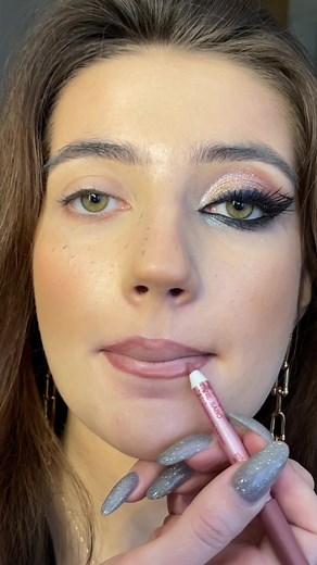 Lips makeup hack 😗👄😗 #lipshack #liphack #lipsmakeuptutorial