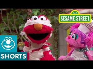 Sesame Street: Elmo and Abby Play Dress Up!