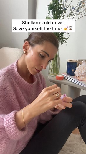 Bye Bye Press Ons 👋 Hello SOFT GEL PRESS ONS 🥰 Choose your favorite salon-quality design, stick it on, done! Sounds too good to be true? 🤔 Here are 5 reasons why you should definitely try DOONAILS - Soft Gel Press Ons: 💅🏼 Innovative Soft Gel Formula 🌾 Natural look & designs 👐🏻 Up to 2 weeks durability like in the nail salon 💞 Reusable for easy style changes 🧘🏻‍♀️ Effortless removal Order now with the money-back guarantee 👉🏼 | Doonails