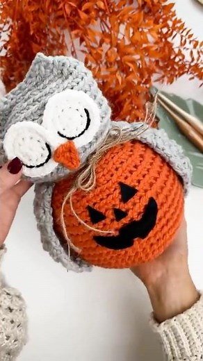 Crochet a Quick & Easy Amigurumi Owl! Crafty DIY Halloween Decor #crochetowl #crochetamigurumi