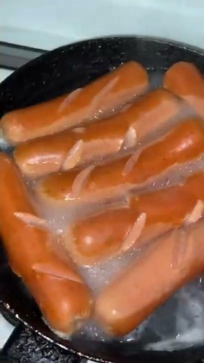 Easy and quick to cook Hotdog in a boiled water