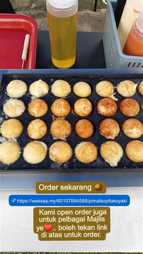 🥢 PI MAI TAKO – Takoyaki Viral Harga Mesra! Panas 🔥 Panas 🔥. Sekali rasa terus ketagih! 😋 📌 Pilih pack ikut selera: RM5 (6 biji) | RM10 (12 biji) | RM25 (30 biji) | RM45 (50 biji) 💥 Nak lebih jimat & lengkap? Grab Combo PiMai – Takoyaki Pi Mai Coffee Latte / Chocolate Latte. Memang ngam gila! ☕🍫 🎉 Kami juga terima tempahan untuk pelbagai majlis – birthday, jamuan sekolah & pejabat, kenduri, open house & apa saja event! 📍 Lokasi: Jalan Undan, Taman Perling 🕒 Buka setiap hari: 11 pagi – 