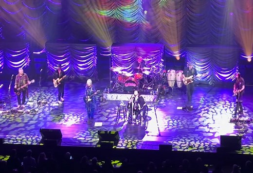 Watch: HEART Kicks Off 2025 'Royal Flush' Tour In Las Vegas
