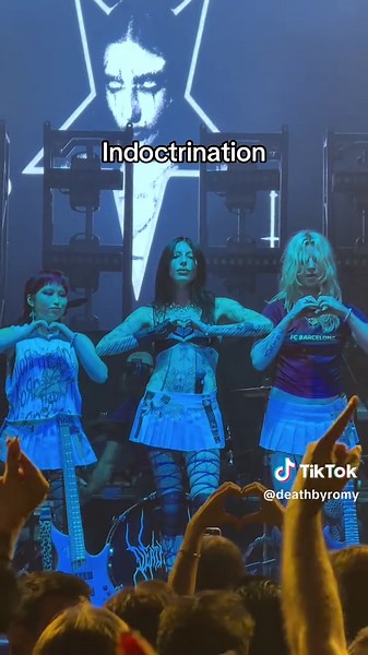 I’m just a little guy I swear. #girlband #altgirl #bmth #ladygaga #tour