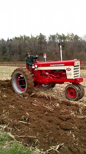 Farmall 460 Tractor: Redpower Mafia International Harvester