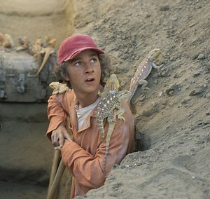 Holes - Trailer Oficial