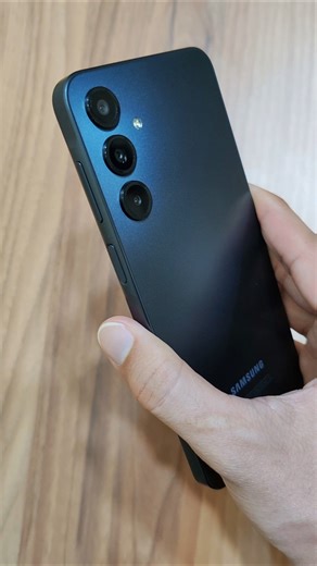 STOP charging your Galaxy in public! ⚠️