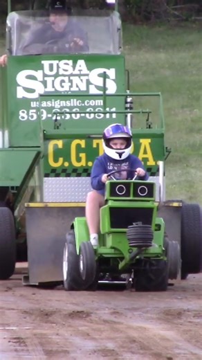 Next generation keeping motorsports alive !! #tractorpulling #gardentractor #family