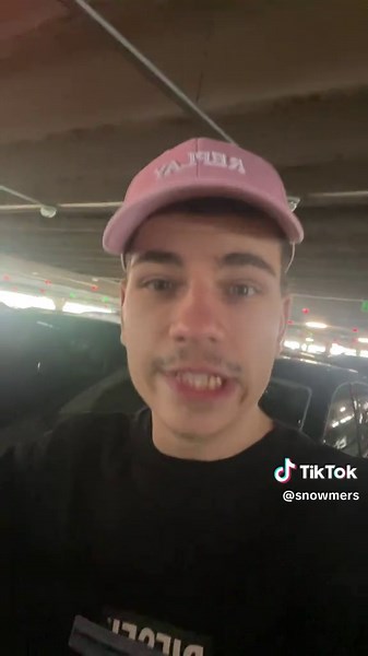 snowmers (@snowmers)’s videos with nuts - Ꮤ