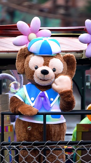 東京ディズニーリゾート on Instagram: "東京ディズニーシーで #ダッフィーアンドフレンズ20周年カラフルハピネス を開催中🫧 エンターテイメントプログラム「ダッフィー＆フレンズのカラフルハピネスジャーニー」の一部をご紹介します✨ ダッフィー＆フレンズ7人が、東京ディズニーシーの海を巡る冒険に出発🚢 #ダッフィーアンドフレンズ20周年 #ダッフィーアンドフレンズ #東京ディズニーシー #東京ディズニーリゾート #duffyandfriends #tokyodisneysea #tokyodisneyresort"