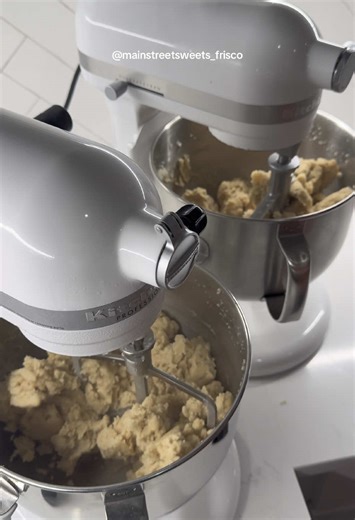 it’s pop up week!!!! 🥳 #cakepops #cakepopprep #cakepopdough #fyp #foryou