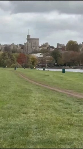 On a bike ride to Windsor there's a reason to stop and paint... See more at Mallett Fine Art https://www.mallettspallette.co.uk/ | Timmy Mallett