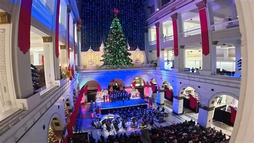 Opera Philadelphia presents "Home for the Holidays" in Wanamaker Building