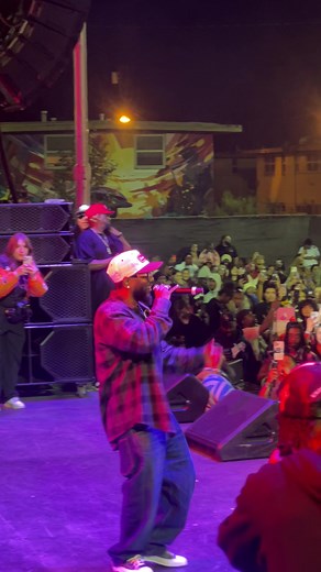Kendrick Lamar Shines at TDE Christmas Concert