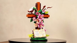 Jesus Cross Flower Building Set, Religious Cross Collectibles Compatible with Lego Jesus Catholic Building Toys, Easter, Christian, Birthday Gifts for Mothers, Women or Adults (568 PCS)
