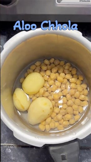 Quick & Tasty Aloo Chhola Recipe 😋 | Street Style Chana Aloo Curry #shorts