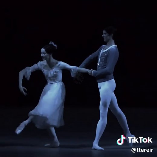 Art #ballet #ballerina #pasdedeux #balletcore #balletdancer #royalballet #giselleballet #swanlake #nutcracker #swanlakeballet #fypdong #artistic #aesthetic