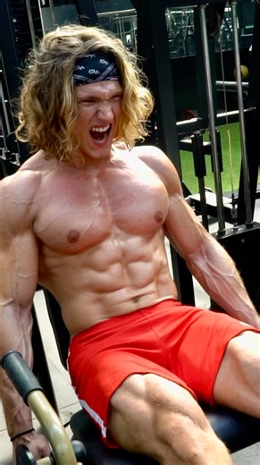 Gym hack ‘rest pause’ to get extra reps out of a set. Instead of the usual 10-12 reps to failure, take a 10-second rest and go again, squeezing out a few more reps. This is repeated, allowing us to push out 20 reps with the same weight, increasing the intensity and effort for greater muscle gains. Trainer @fitbeny Shot at @kingsgymofficial #workout #workouttips #gym | Fit Media Channel