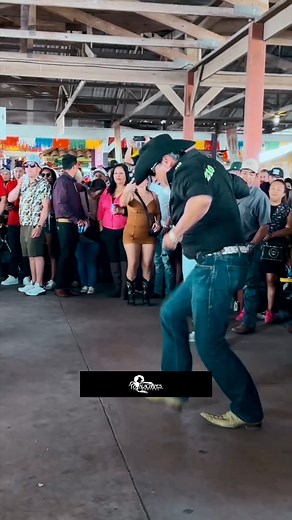 1.4M views · 10K reactions | ¿Y el duranguense pa´ cuando? 廬鸞 #ynoseaguitenmisalacranesmusical #alacranesmusical #Duranguense | Alacranes Musical | Facebook