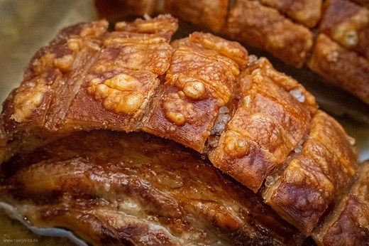 Knuspriger Schweinebauch aus dem Ofen