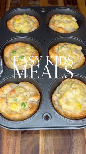 Kristin Twomey ⭐️ | THREE EASY KIDS MEALS ✨ I’ll put all the details below 👇🏼 . For the French toast bites: Use French bread (a day or two old is better than... | Instagram