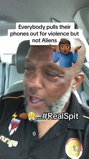 Aliens in my backyard 🤦🏾‍♂️#realspit #aliens #lasvegas #crashlanded #fyp #cellphone