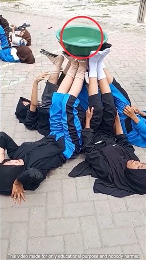 Water balance game on feet