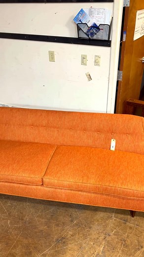 淋 A Mid-Century Makeover — Just in Time for Fall!  This Selig...