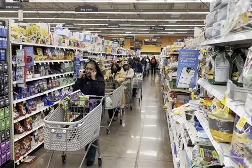Long checkout lines in Georgia grocery store as winter storm looms