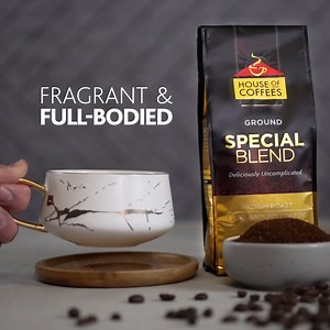 Our favourite morning alarm is the full-bodied aroma of Special Blend ground coffee with its woody dark chocolate and caramel notes! It’s deliciously uncomplicated! | House of Coffees